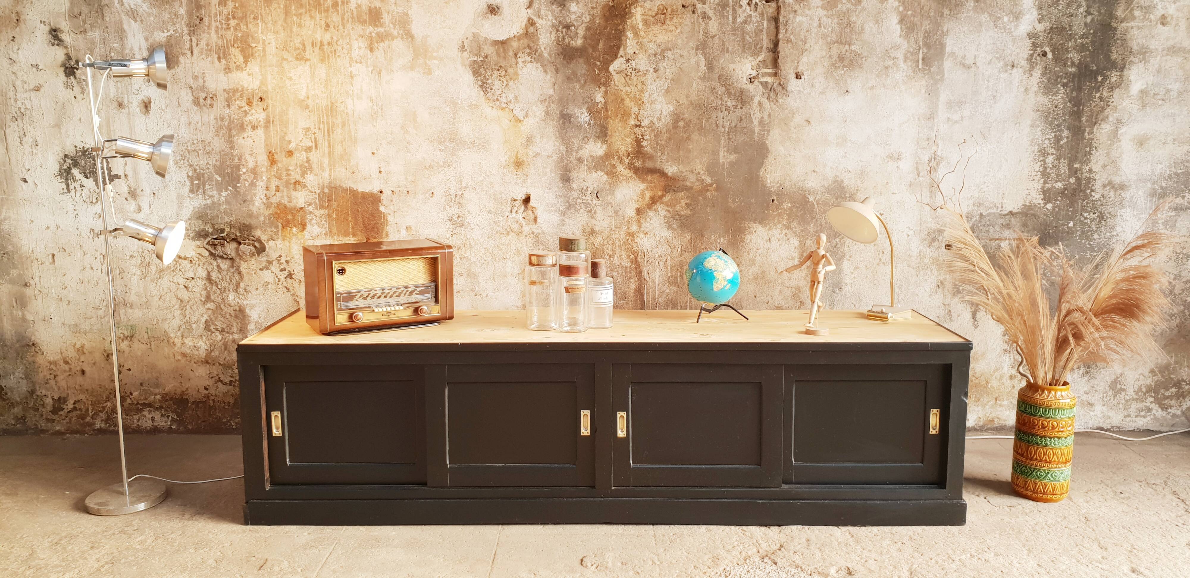 Trade furniture