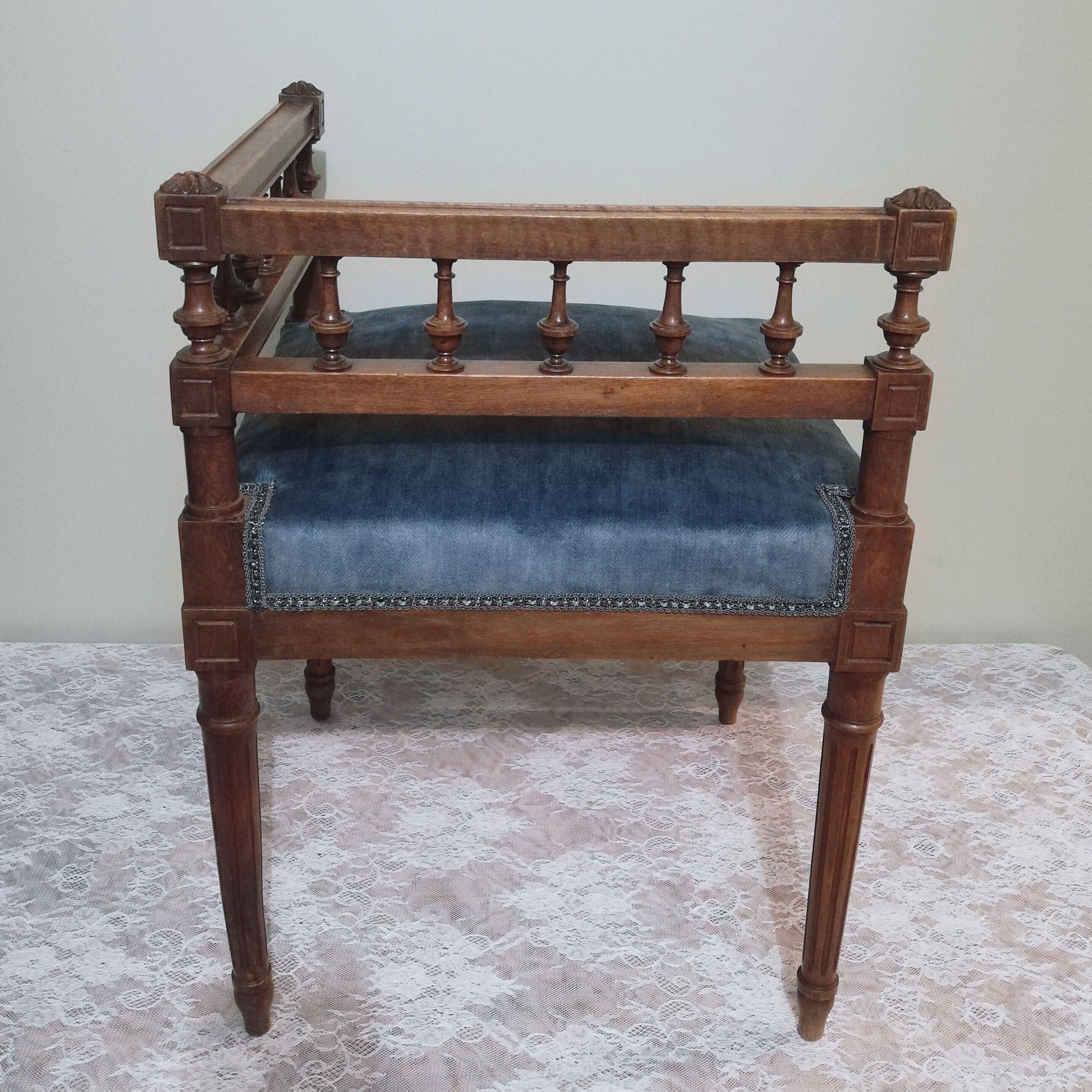 Fauteuil d'angle de style Louis XV assise velours
