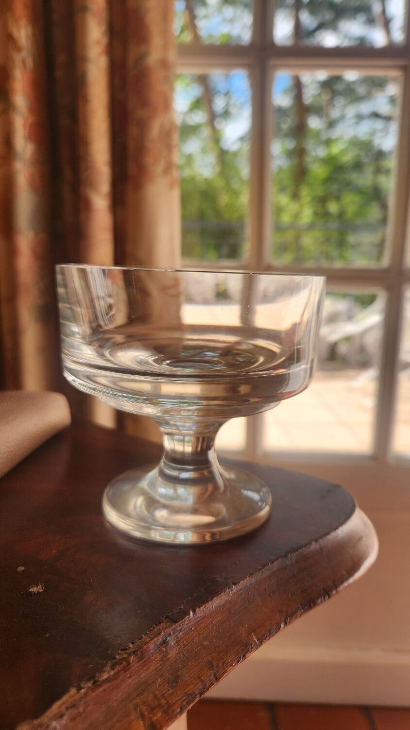 Baccarat crystal champagne coupes, (Haut-Brion model?)