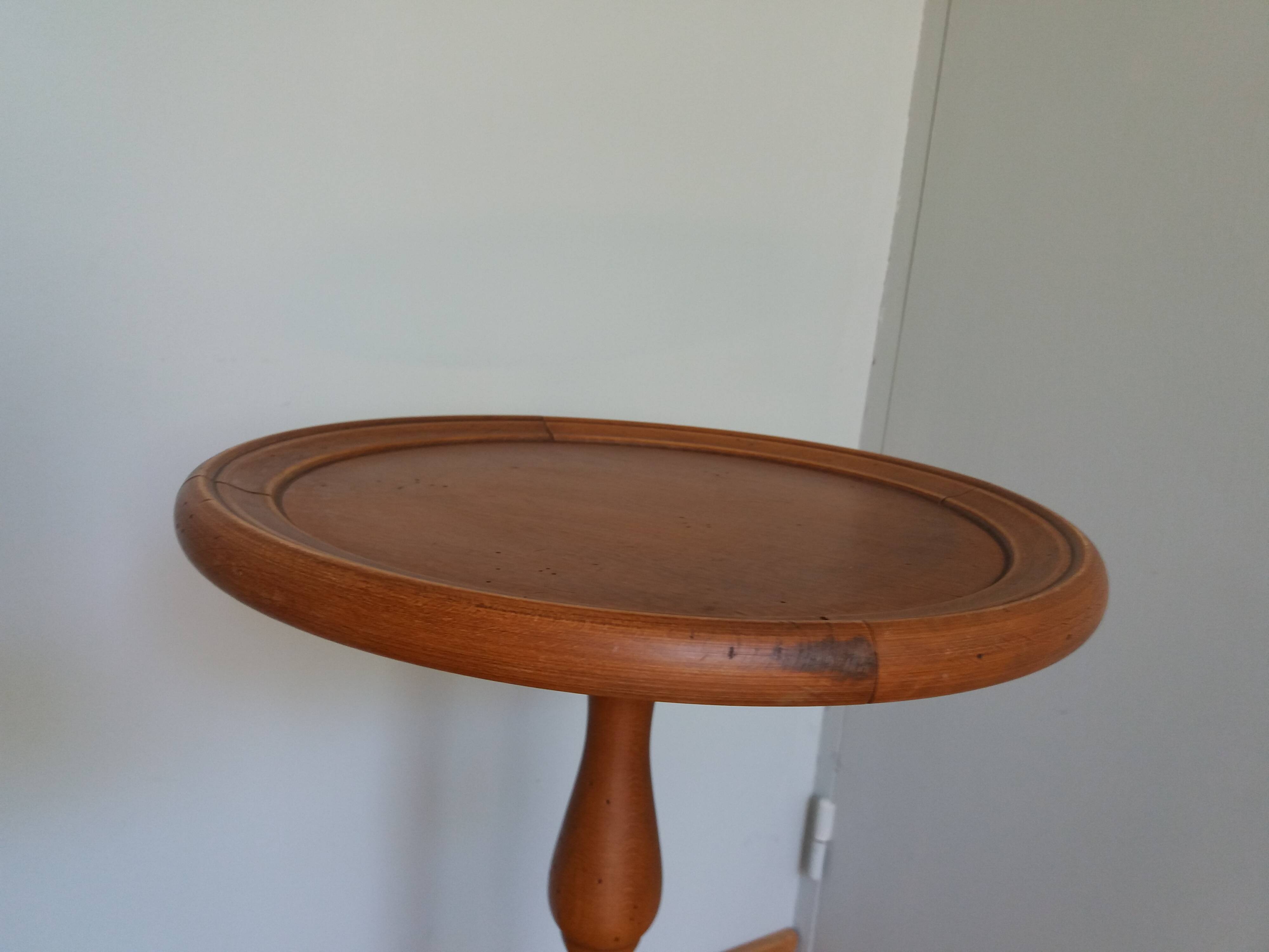Tripod pedestal table