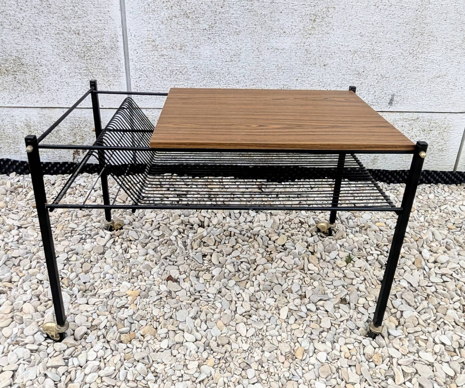 Table basse roulante, porte-revues, 1960