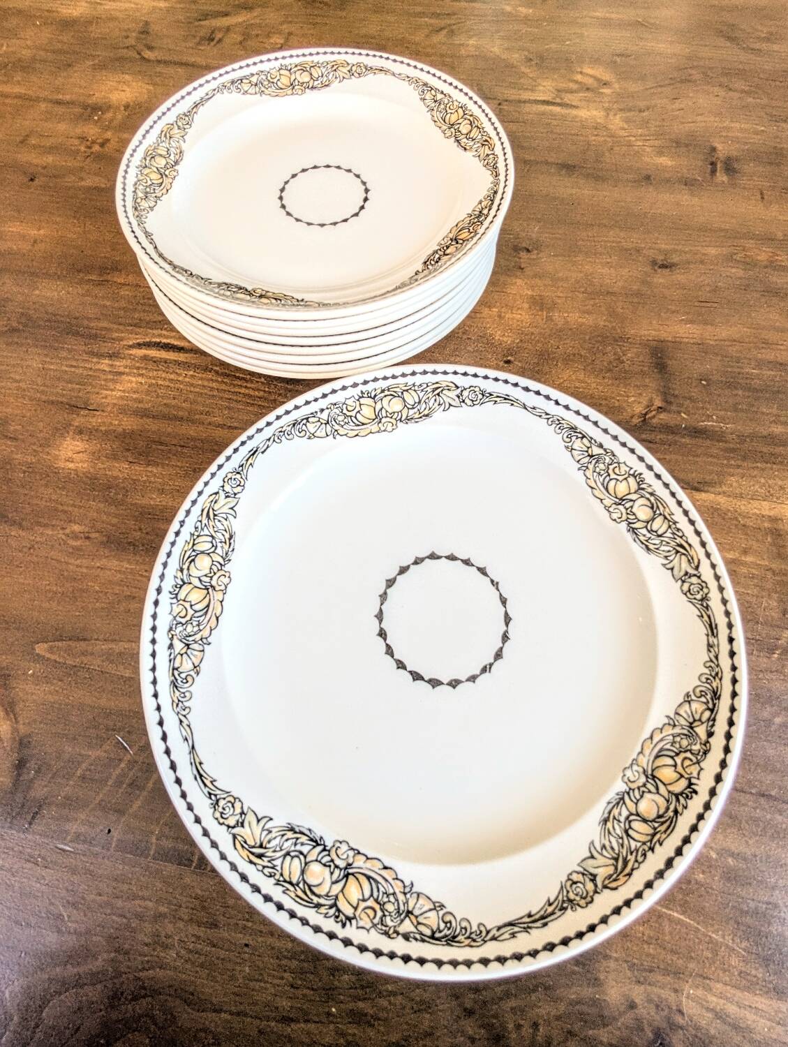 16 flat plates, "Deauville" model, Sarreguemin earthenware factory