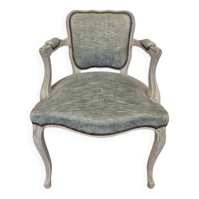 Fauteuil cabriolet style Louis XV en bois patiné et velours