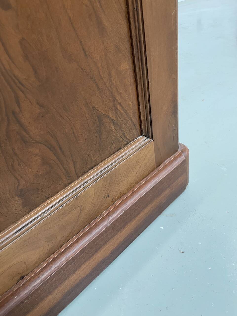 Comptoir ou bureau en noyer années 50