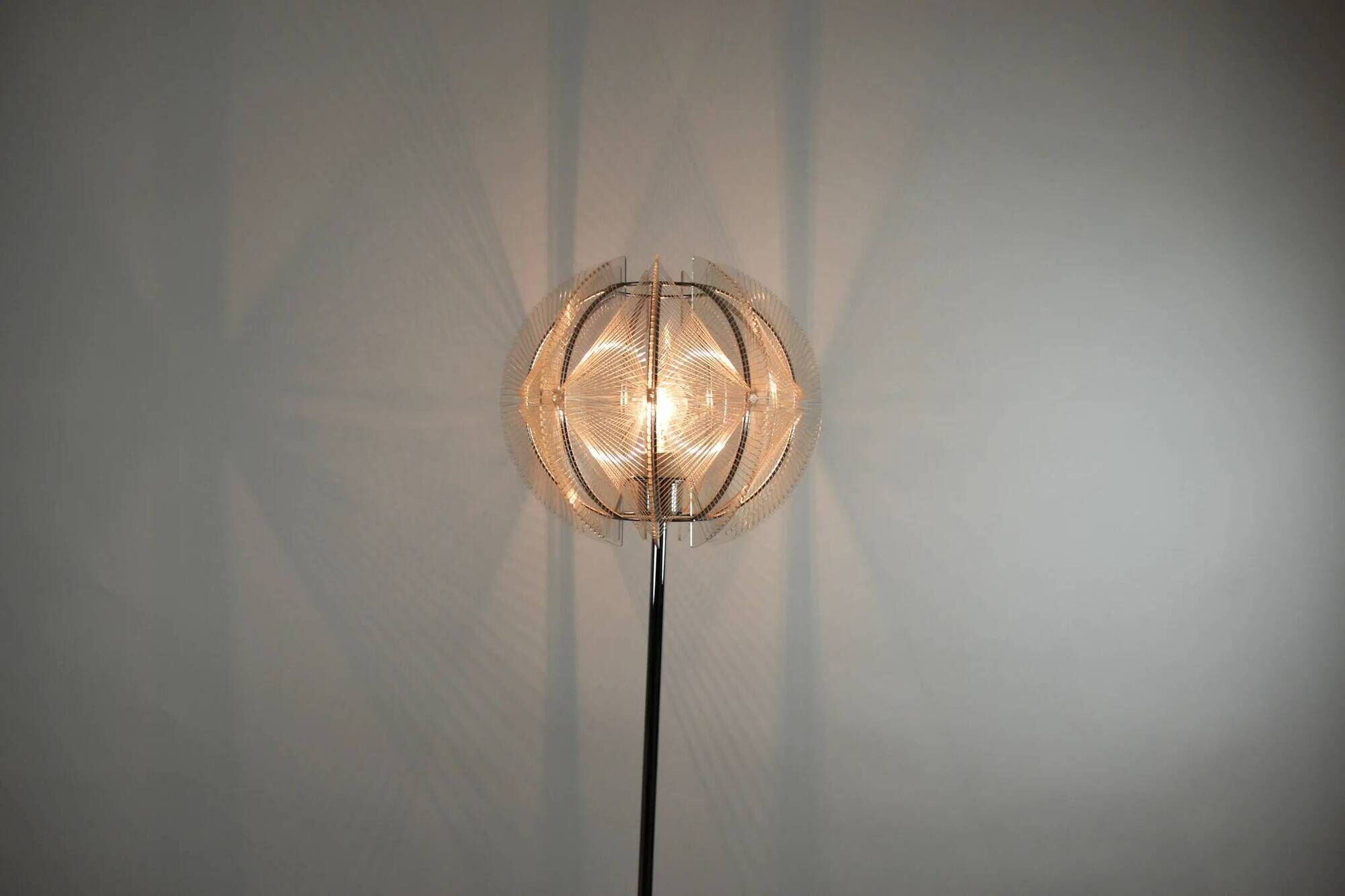 Neo floorlamp by Cottex, Sweden – plexiglas and nylon wire, 1990’s