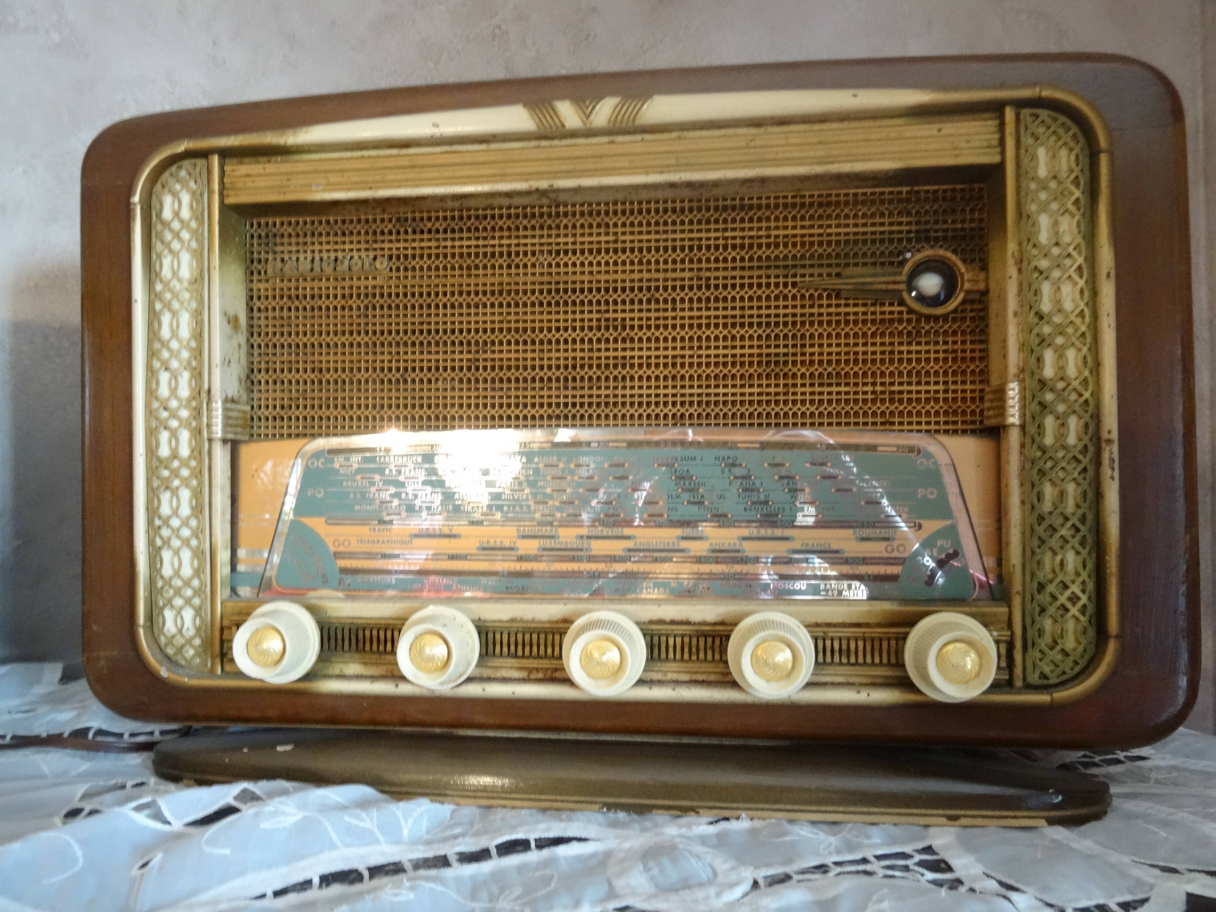 Vintage radio