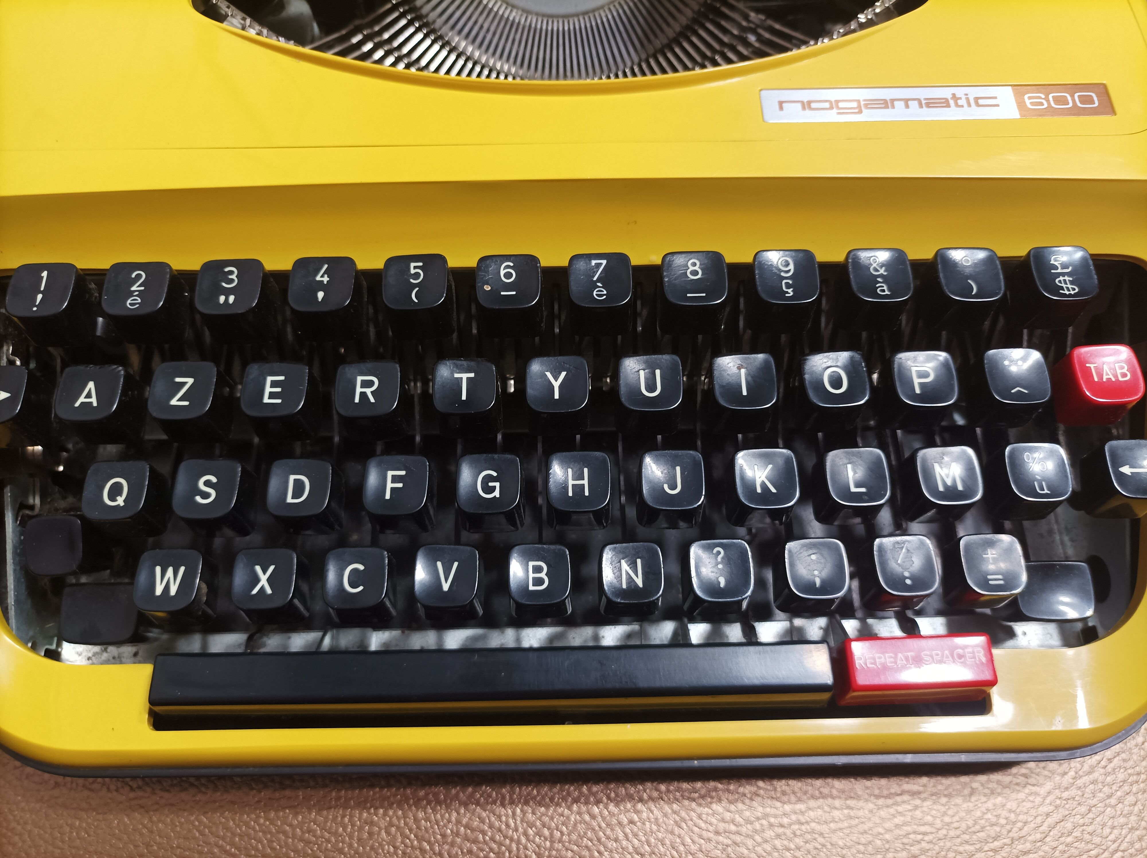Typewriter Brother Nogamatic 600 Yellow