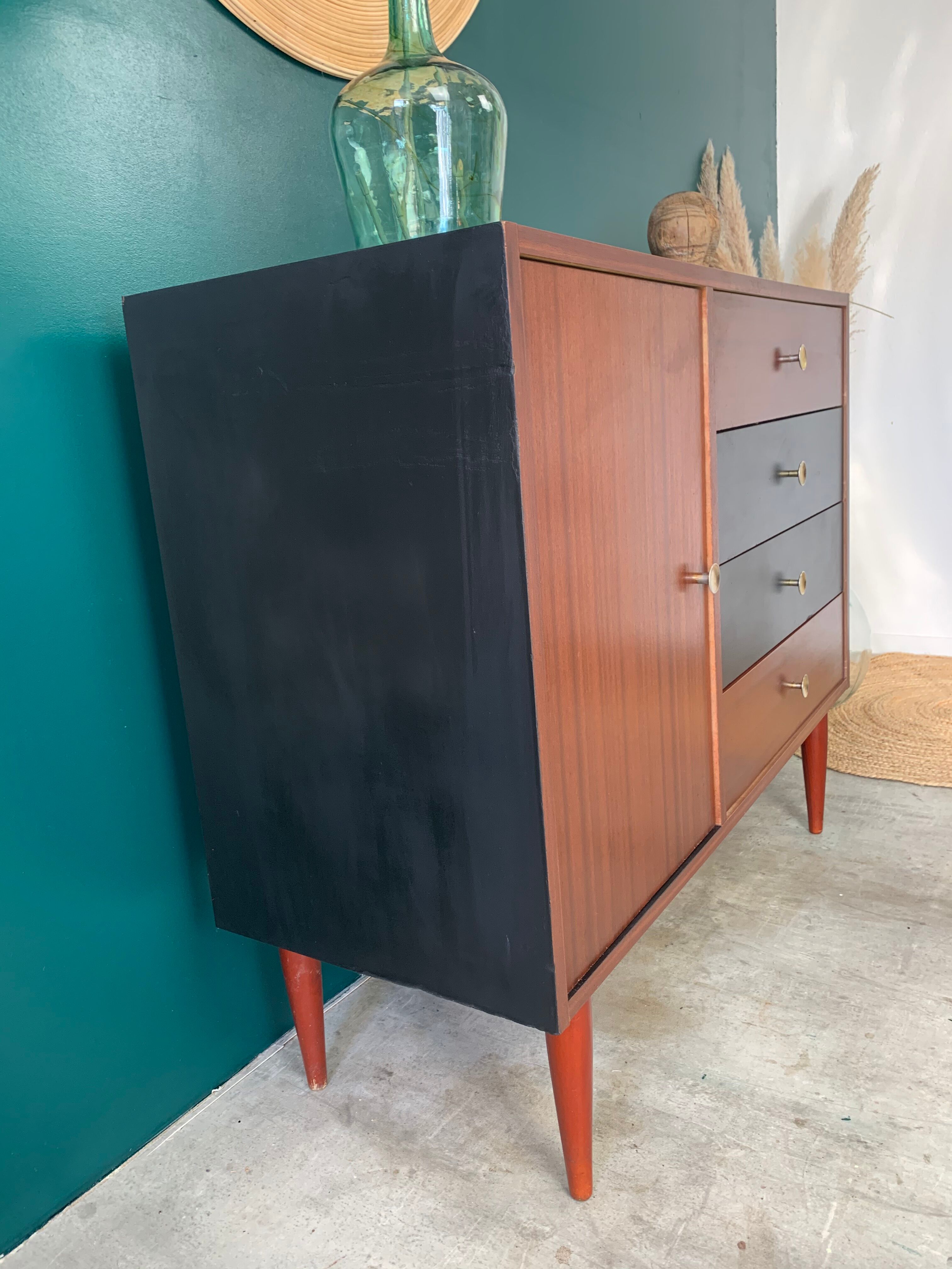 Dresser with tapered feet