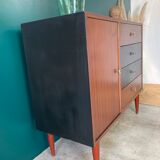 Dresser with tapered feet