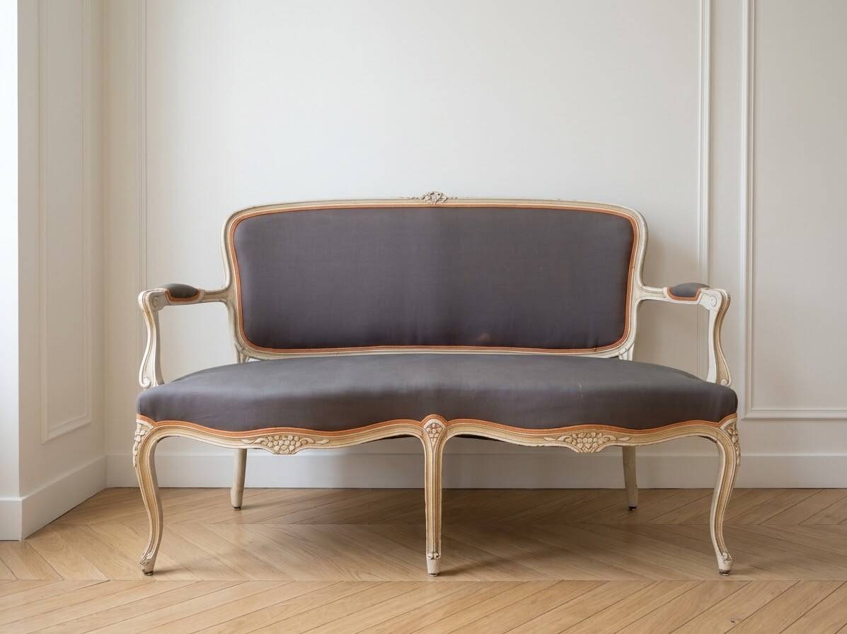 Antique 3-seater sofa in Louis XV style with grey fabric.