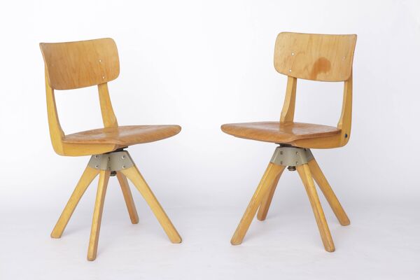 Paire de chaises pivotantes vintage Casala, années 1970, en hêtre industriel allemand.