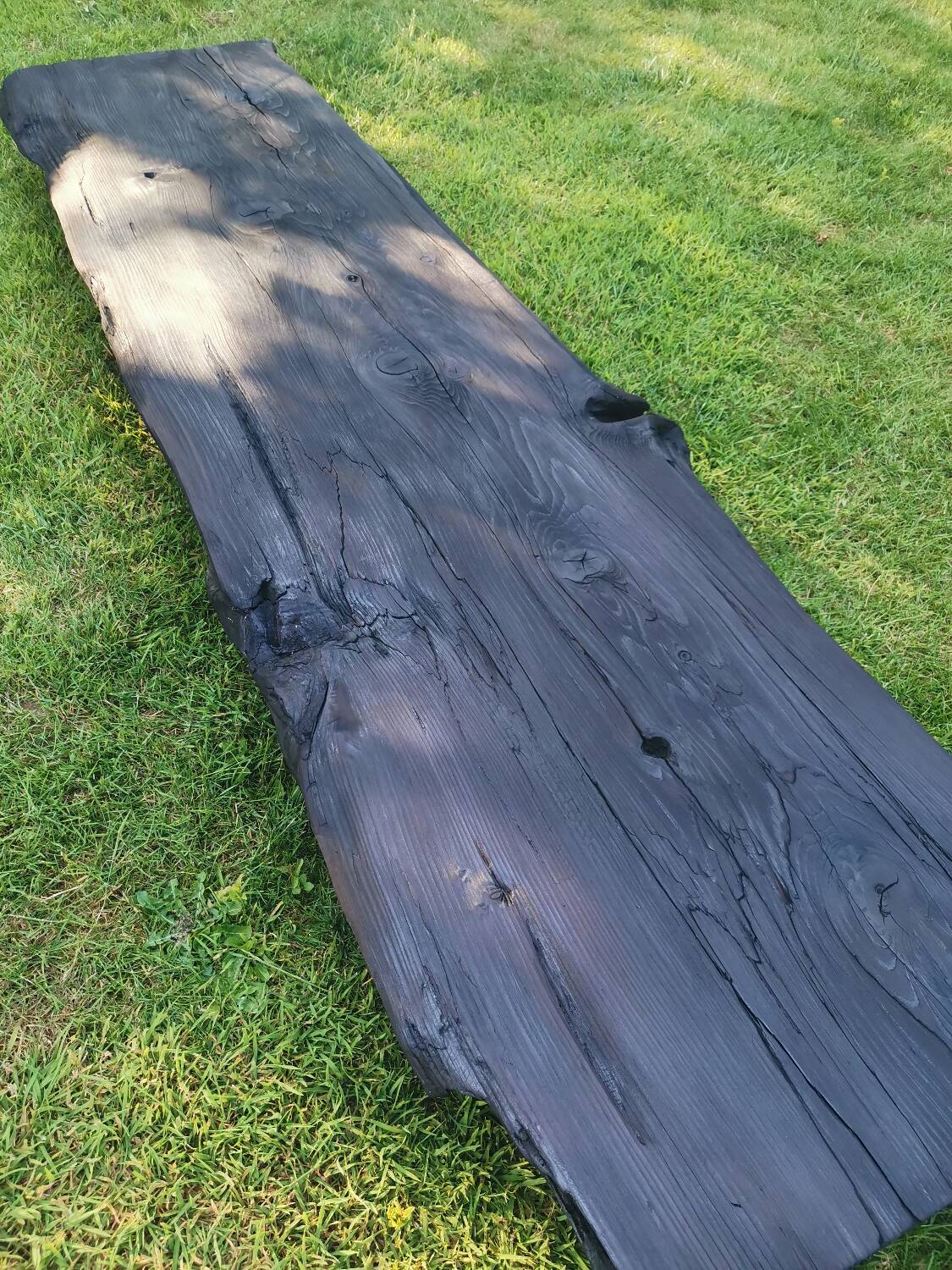 Table basse wabi sabi bois brûlé