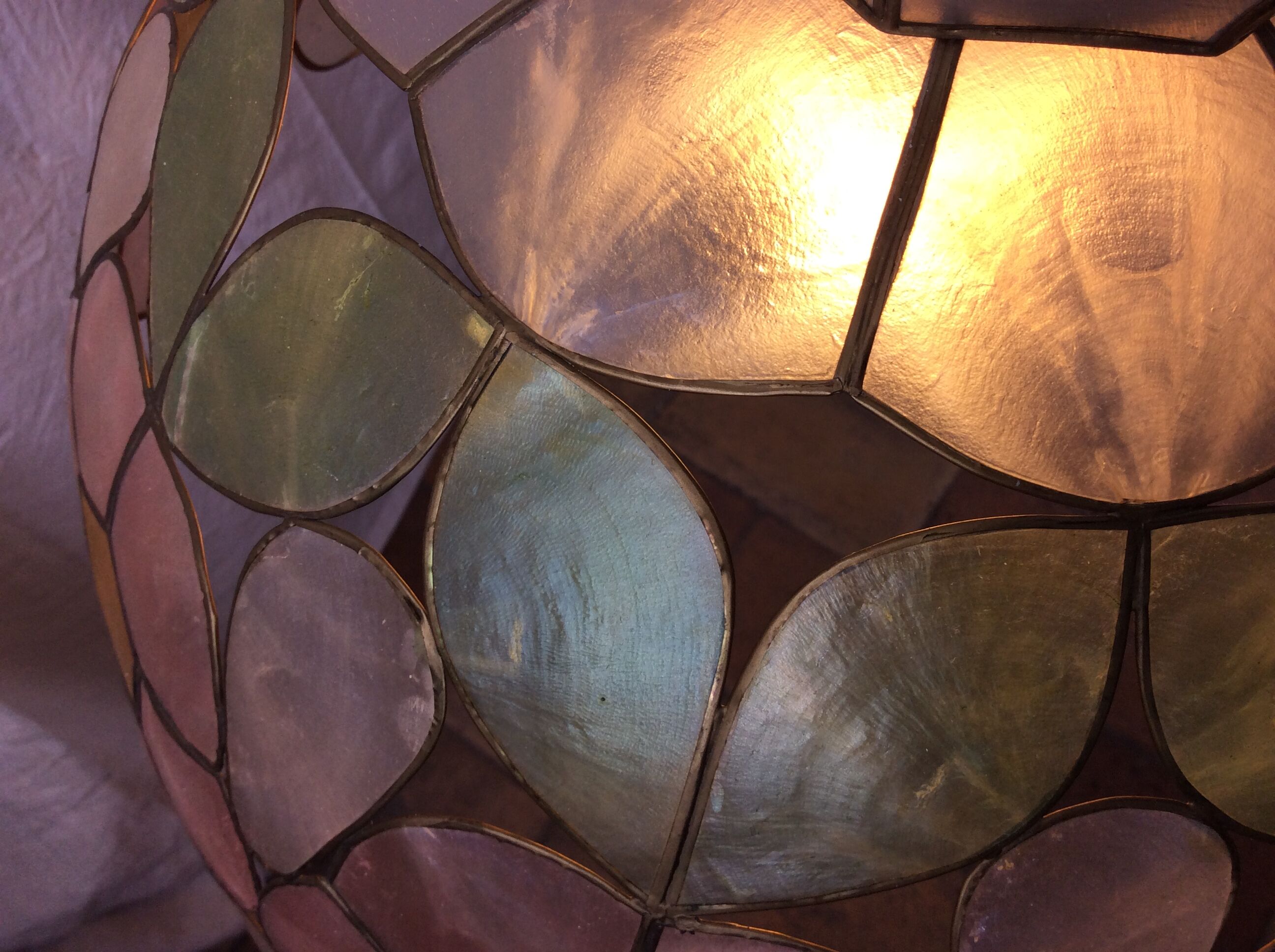 Vintage mother-of-pearl suspension