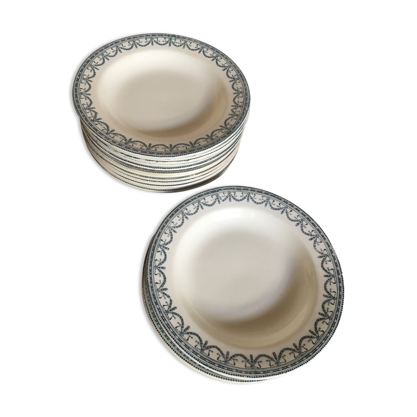Set de 9 et 6 assiettes en faïence terre de fer de Salins début 20e décor gris vert