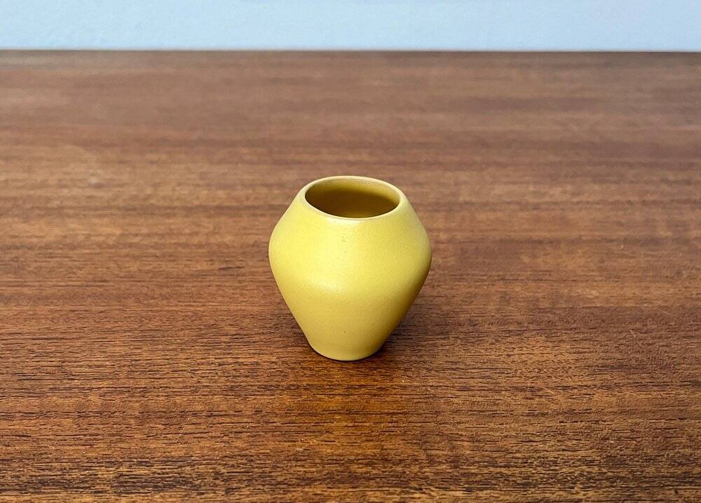 Small minimalist workshop pottery from mid-century in yellow by Bückeburg Keramik, 1960s.