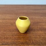 Small minimalist workshop pottery from mid-century in yellow by Bückeburg Keramik, 1960s.