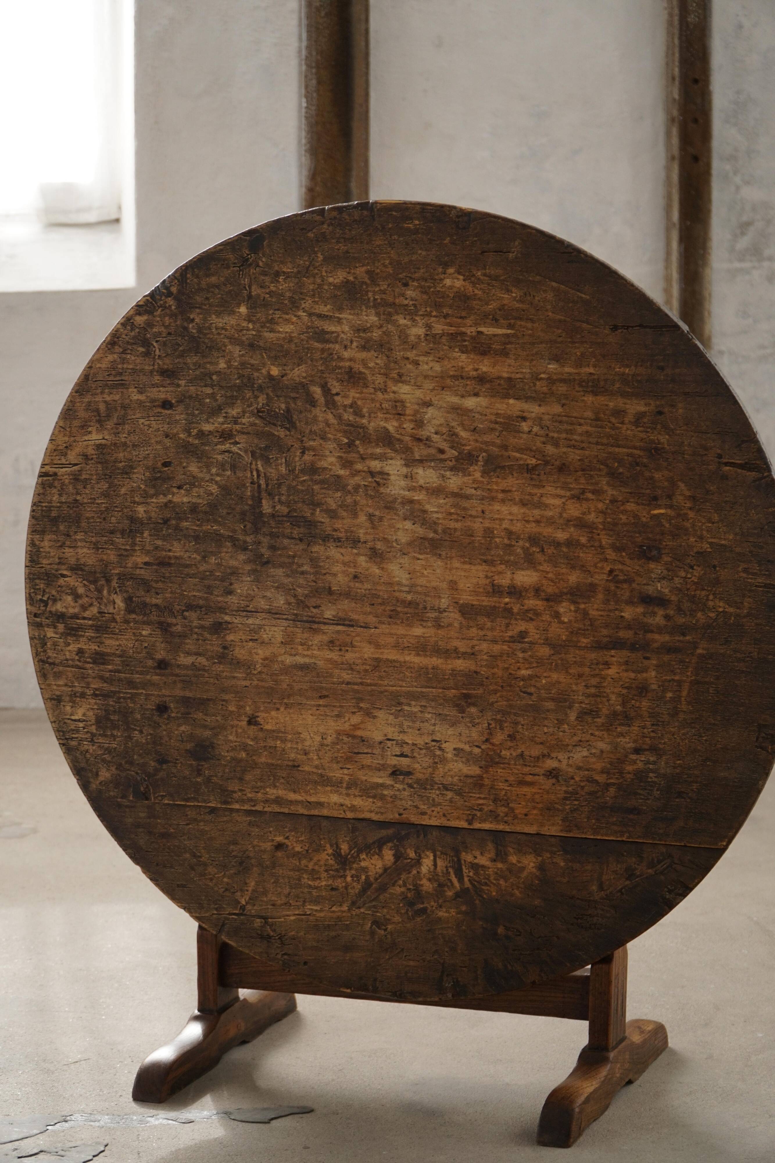 Round table with a tilting top from a 19th-century provincial French winemaker in oak.