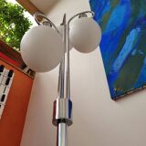 Lampadaire chromé à trois branches globes en opaline, années 70