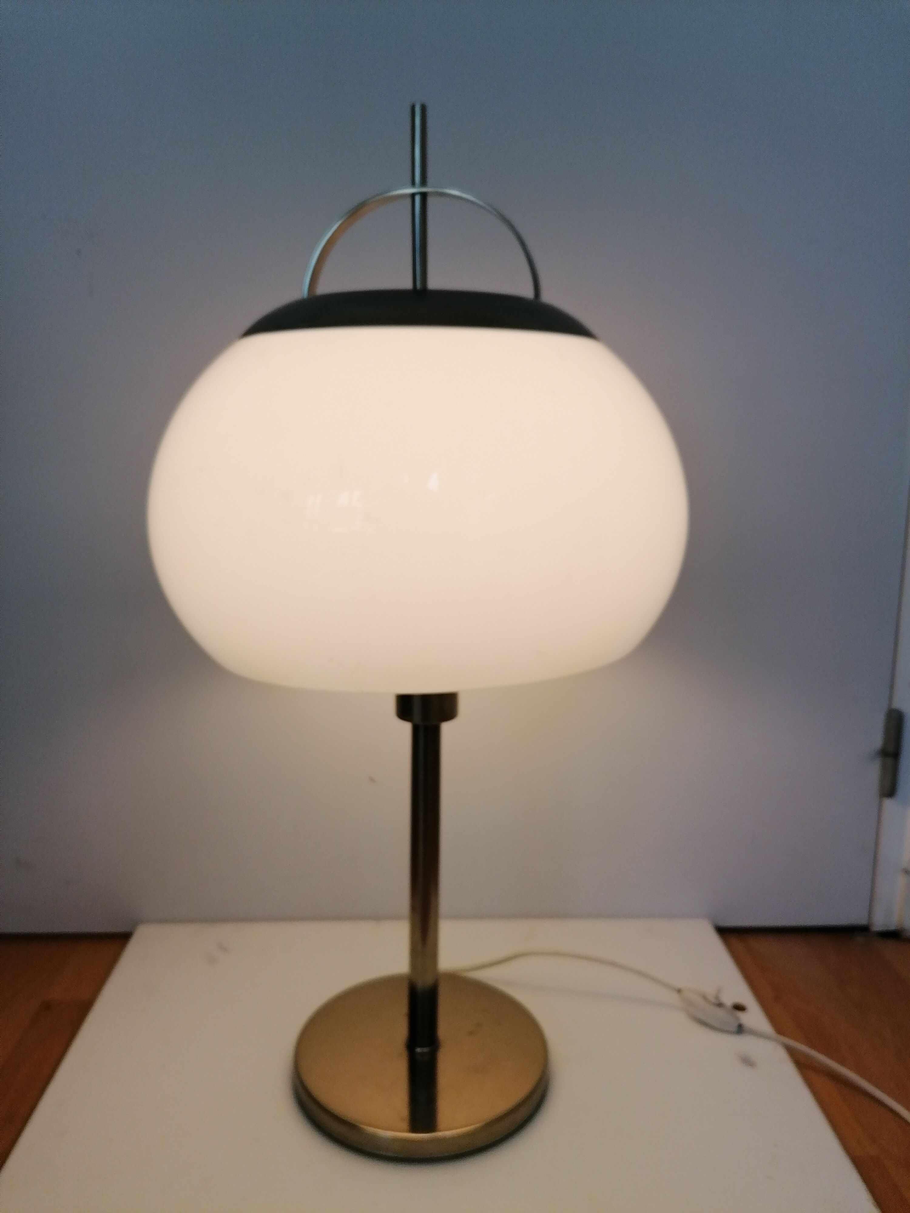 Harvey Guzzini vintage lamp design