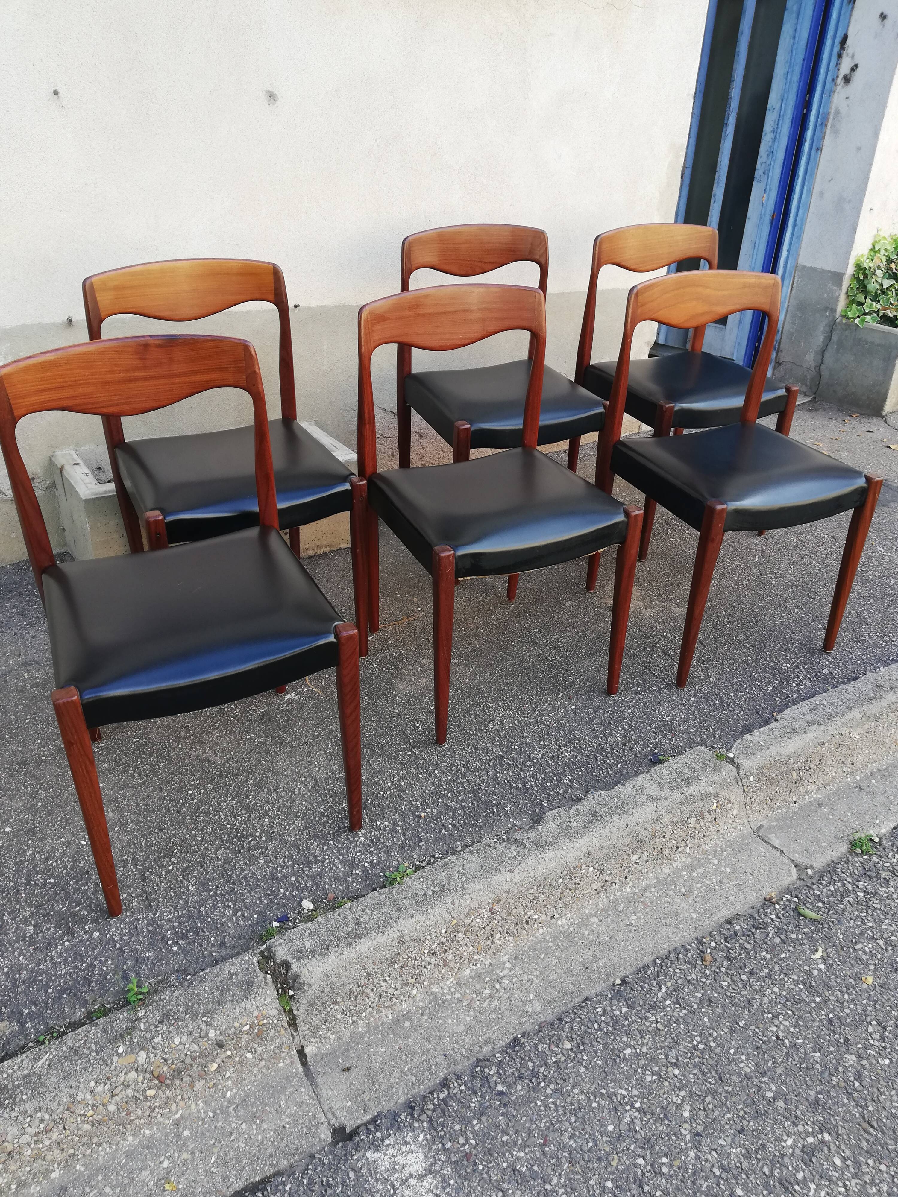 6 chaises scandinaves en skai noir