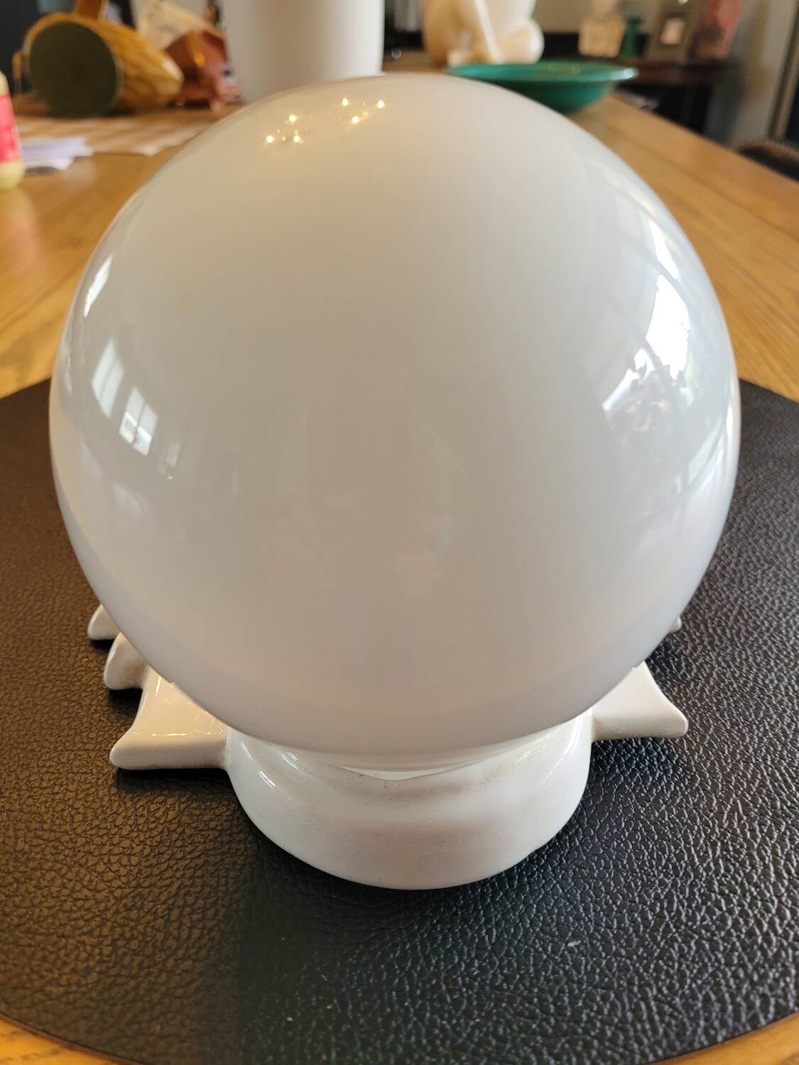 Porcelain wall light - opaline globe