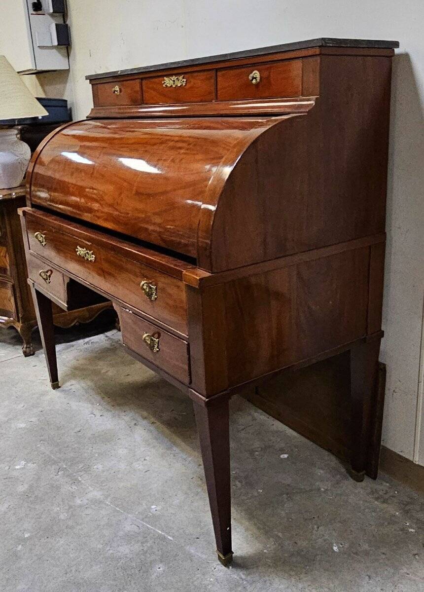 Louis XVI style cylinder desk in mahogany with a double system.