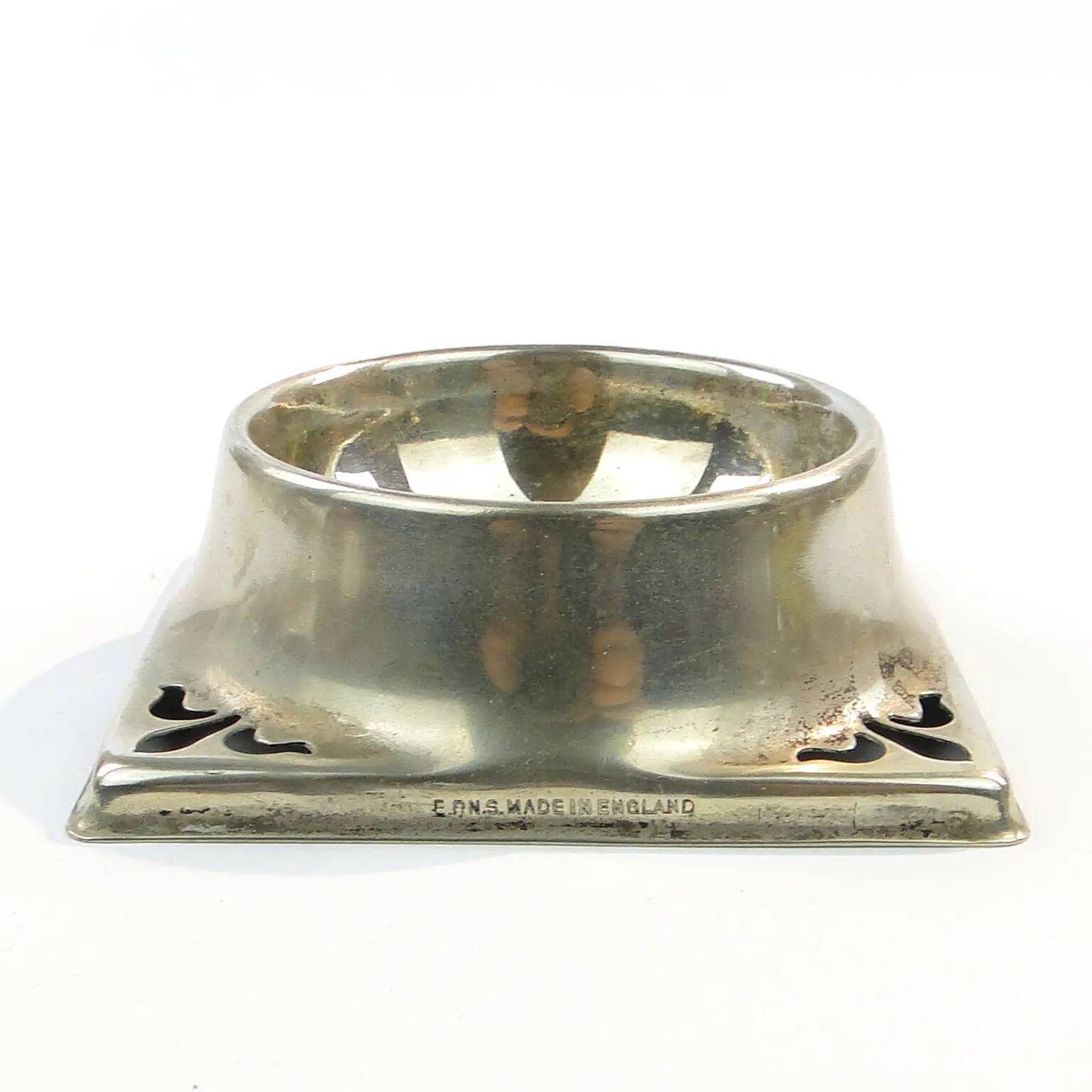 Art Deco salt shaker, silver-plated brass, United Kingdom, 1950s