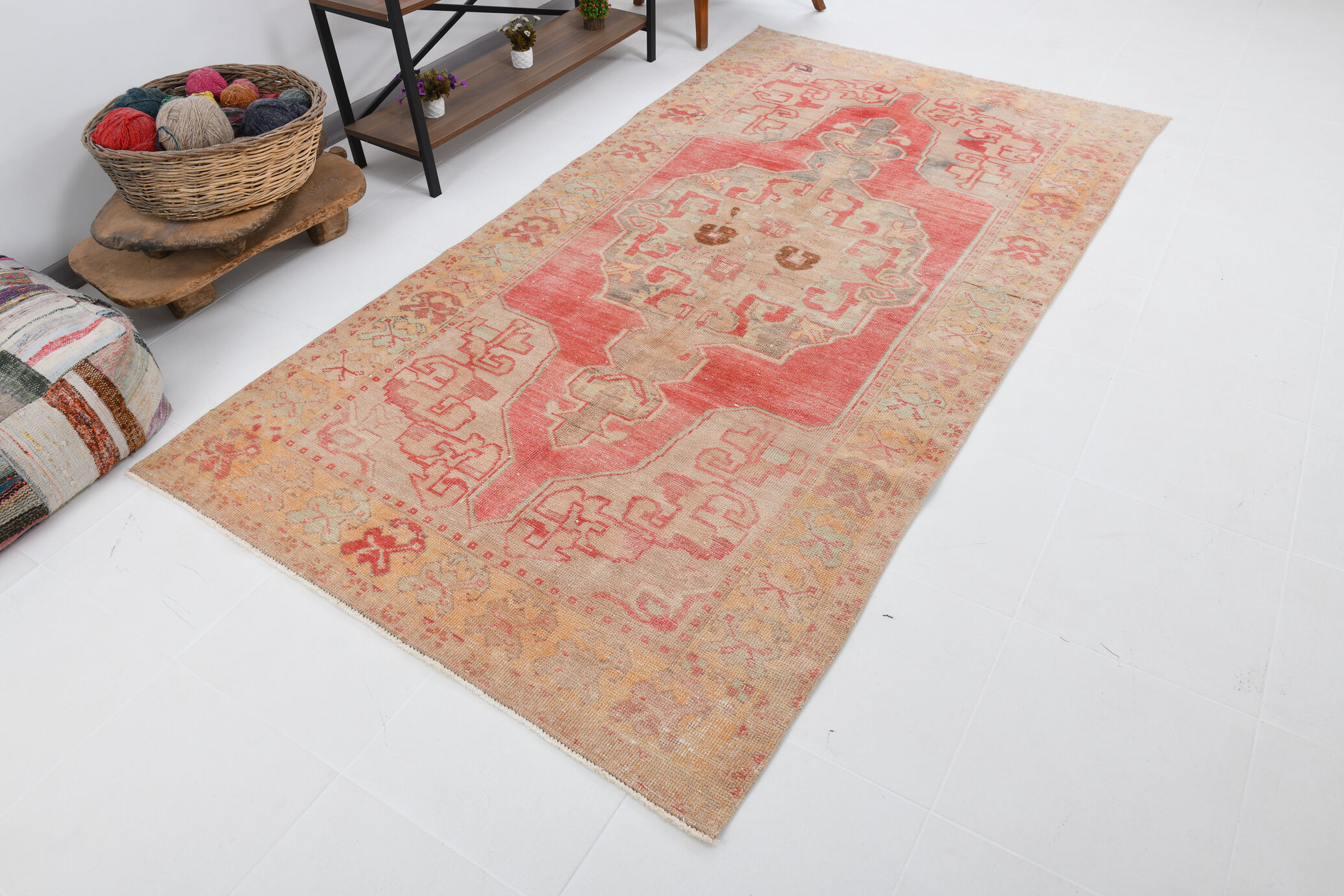 5x9 pale red & tan beige vintage rug 146x279cm