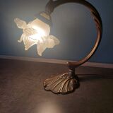 Ancienne lampe design de bureau table en fonte fleur en verre blanc