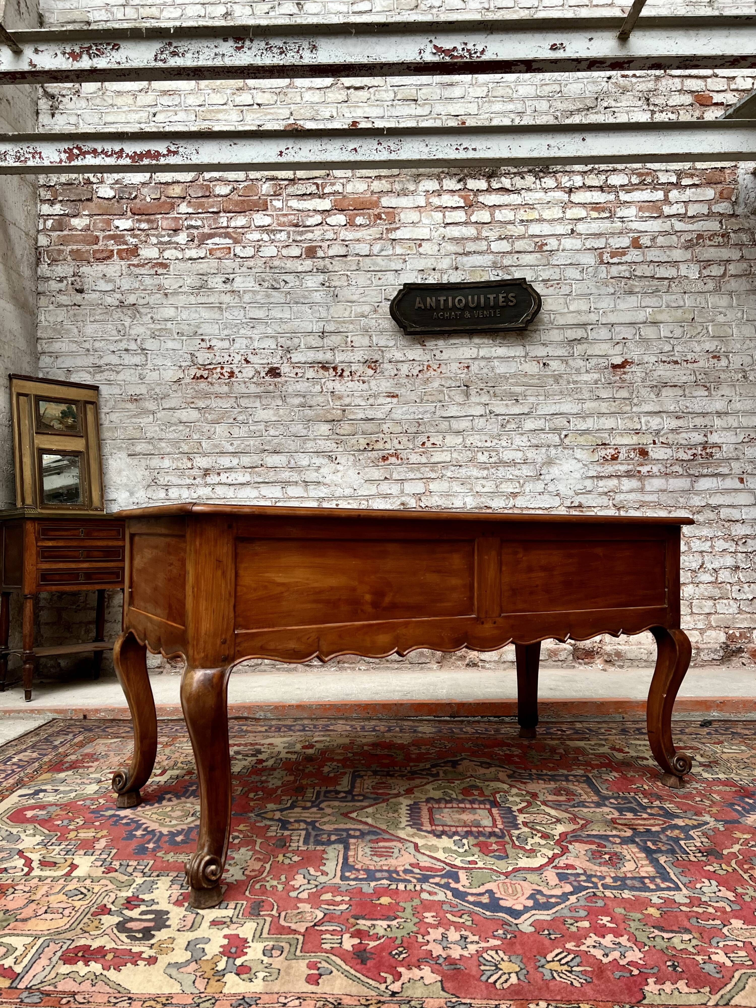 Flat desk in natural wood Louis XV style