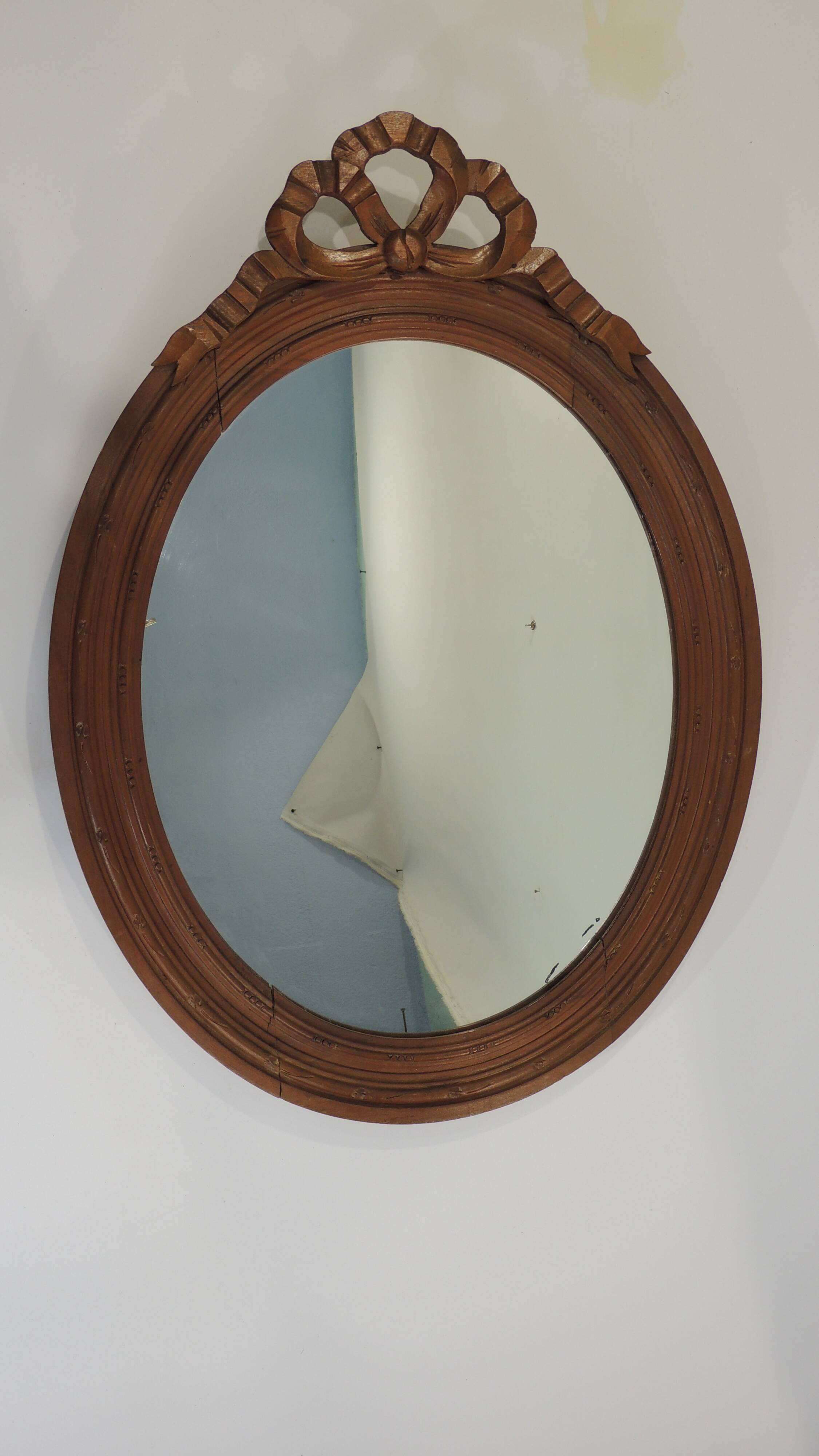 Antique oval mirror in carved wood – Louis XVI style, ribbon bow decoration, mid