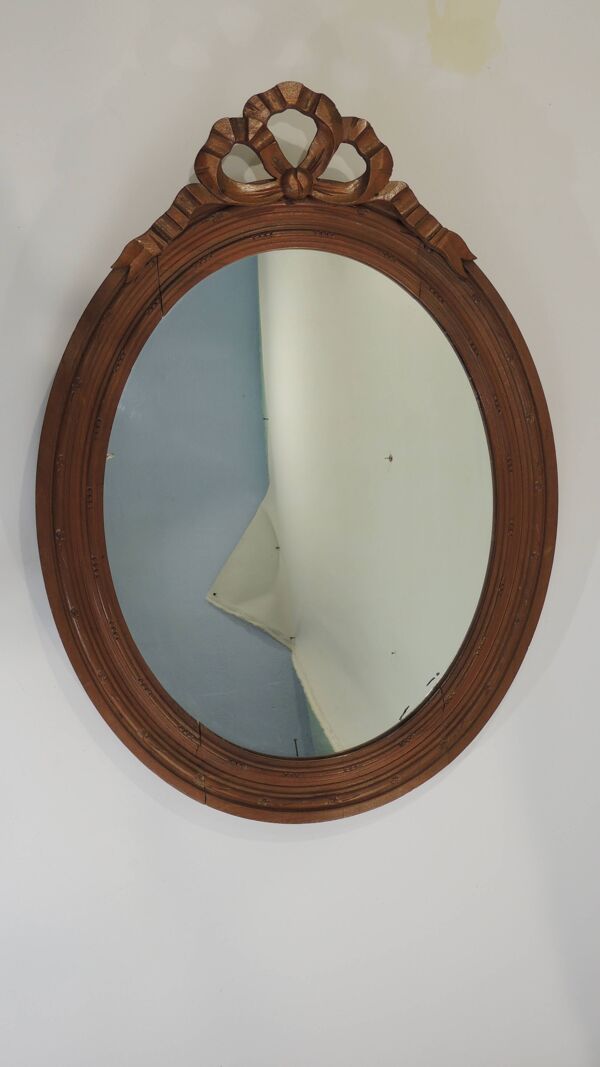 Miroir ancien ovale en bois sculpté – style Louis XVI, décor nœud ruban, mi