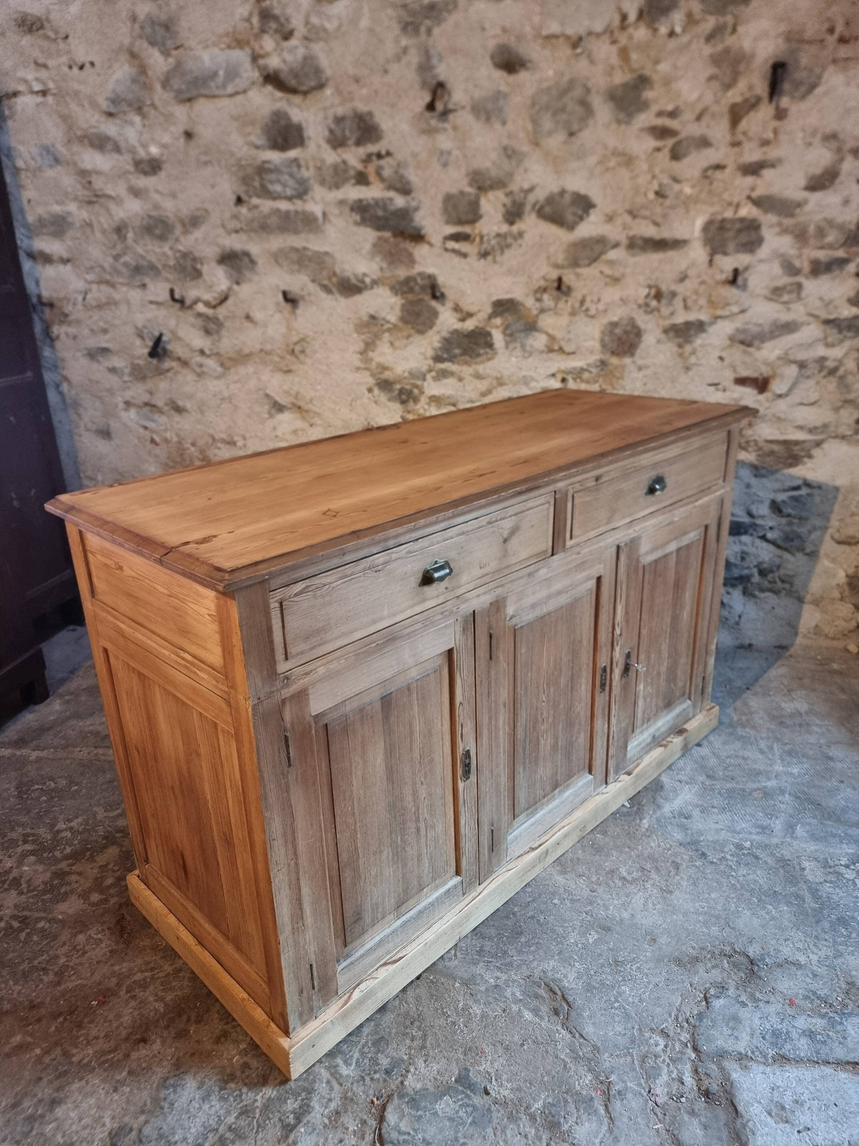 Buffet rustique français années 1920 – Buffet en pin ancien – Îlot de cuisine – Meuble de rangement 3 portes