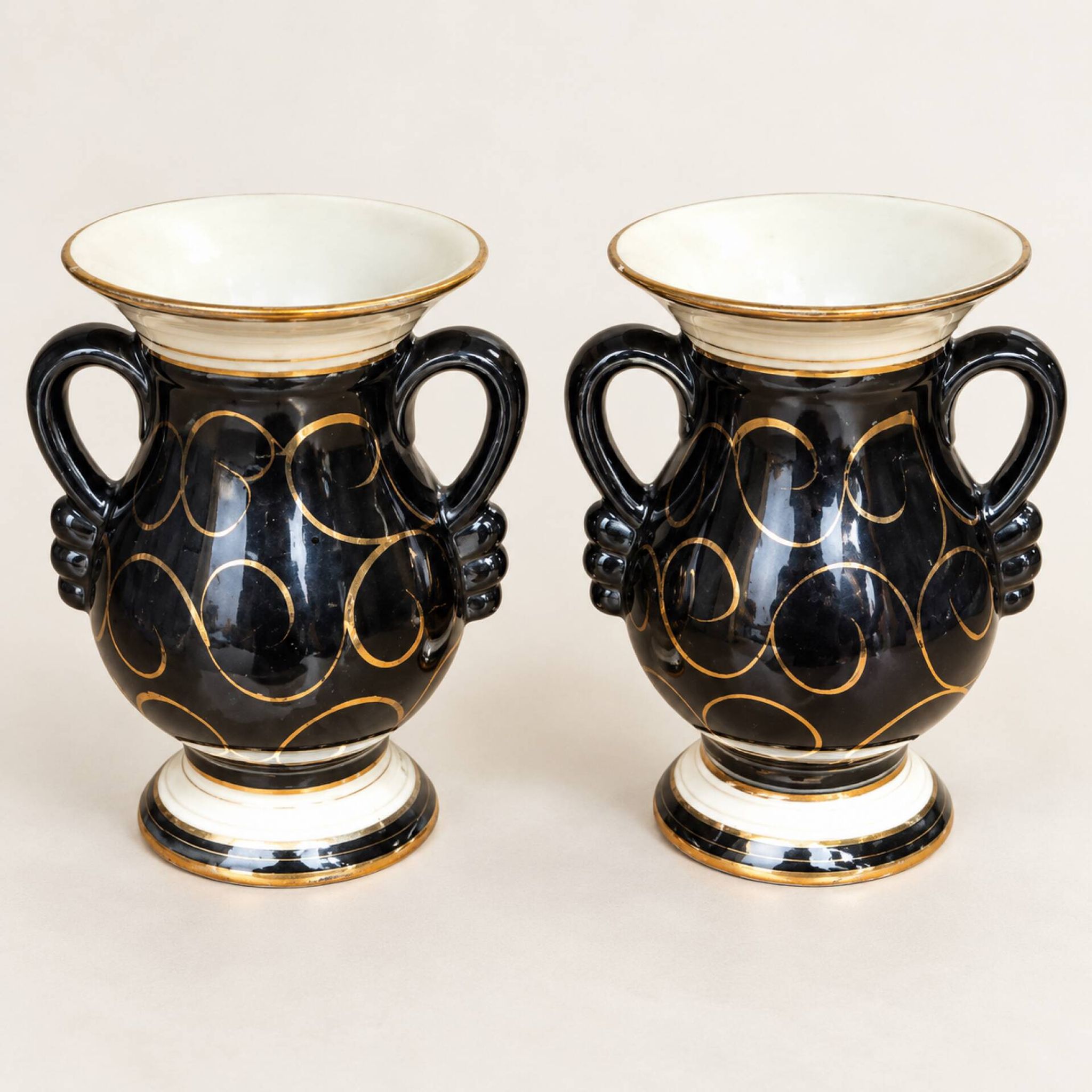 Pair of H. Bequet Quaregnon vases with floral and gold decoration – 20 cm