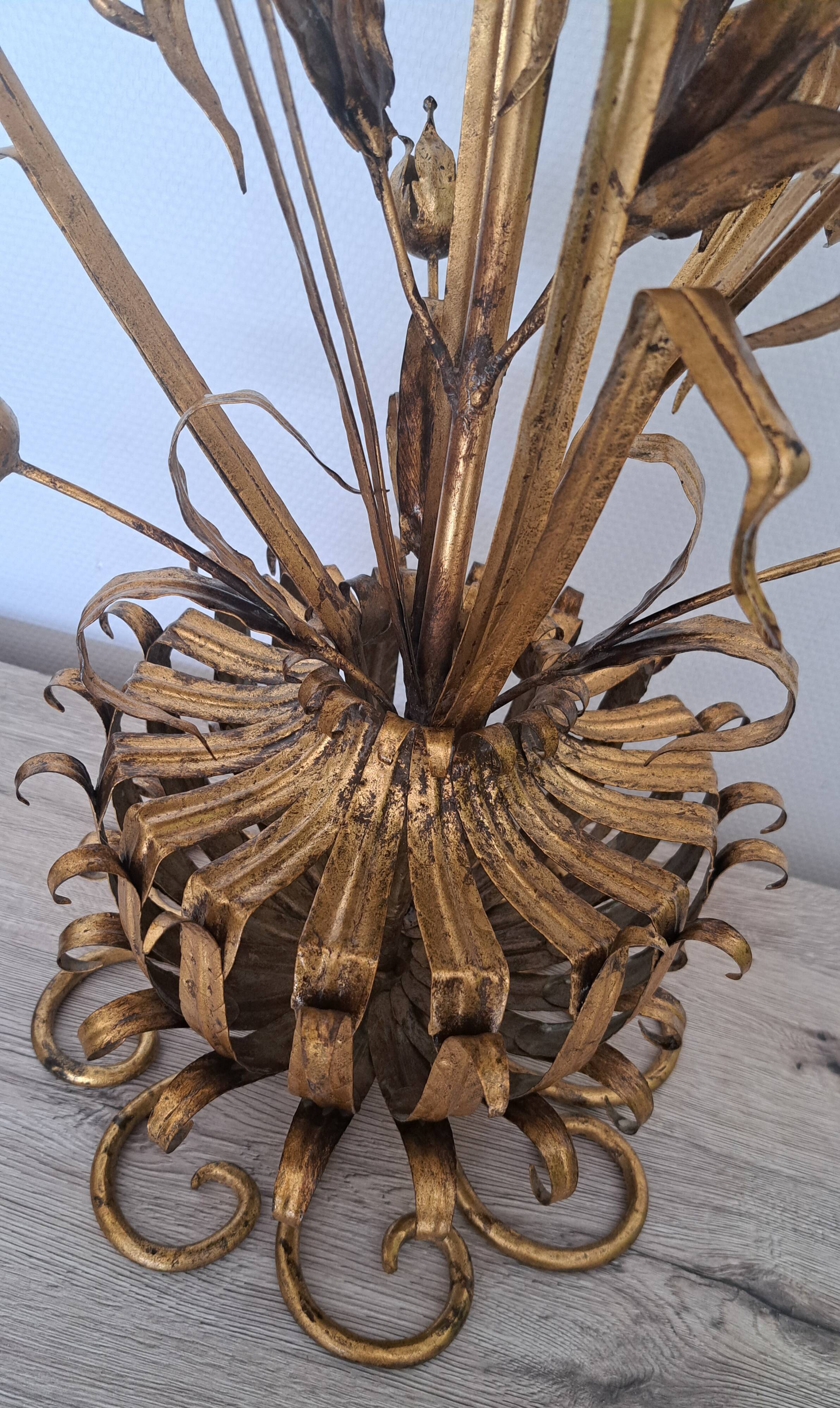 Vintage Mid-Century Hollywood Regency 1960s gold metal floral lamp