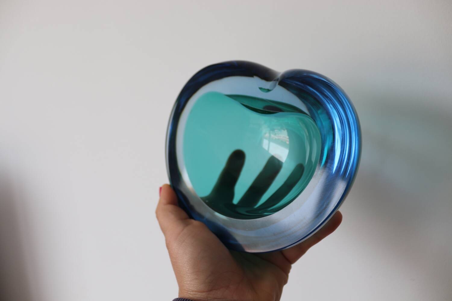 Empty pocket in murano glass two blues