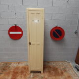 Old cloakroom in wood