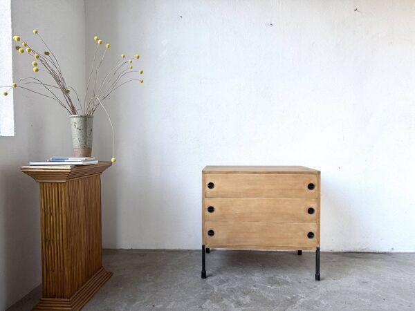 Commode trois tiroirs ARP — Minvielle, chêne et métal laqué, France, années