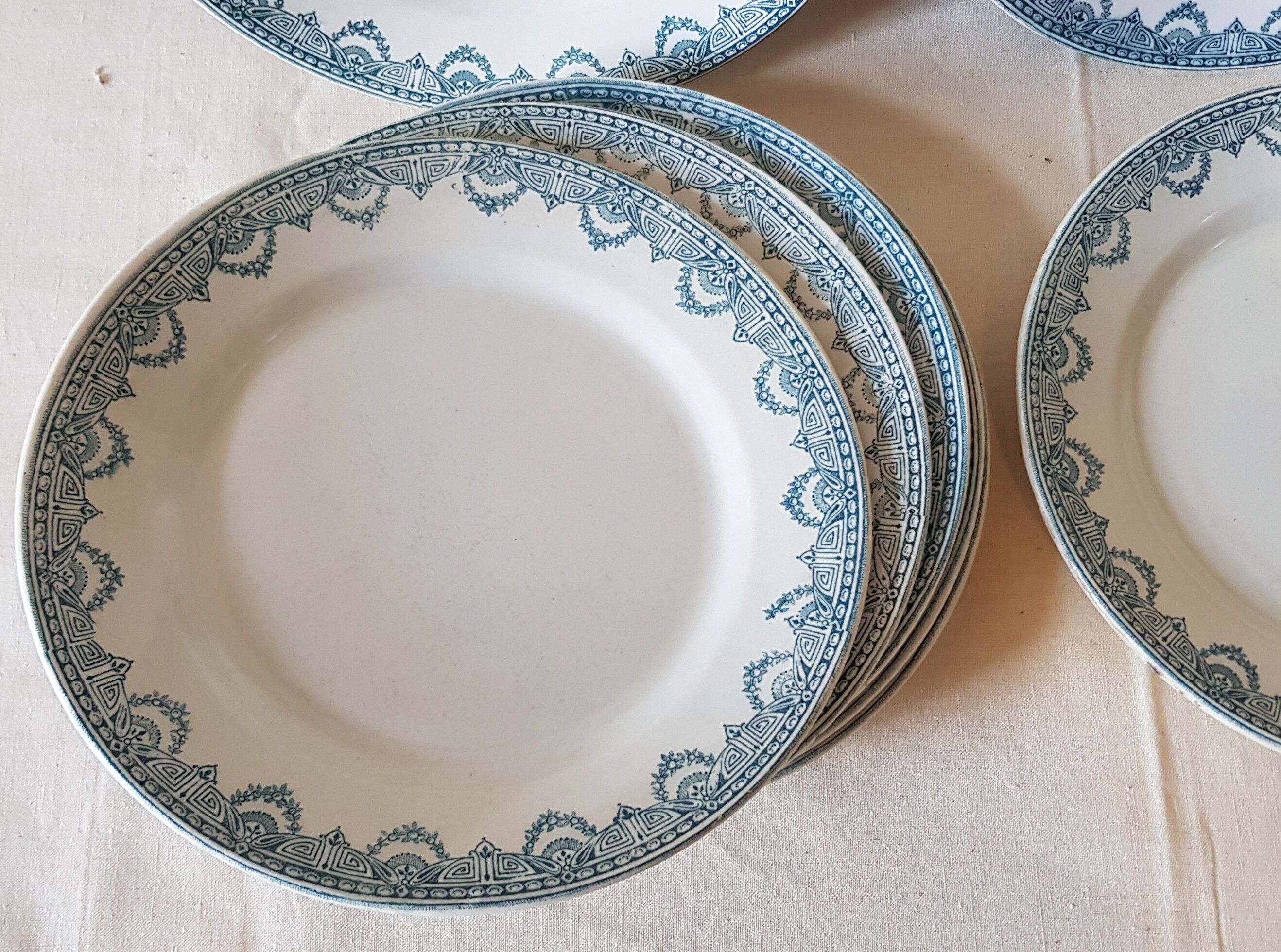 8 flat plates Iron Earth "Recamier"