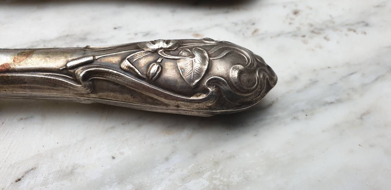Art Nouveau salad servers in horn and silver metal