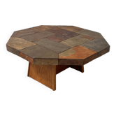 Grande table basse en mosaïque de schiste vintage, base en chêne, octogonale brutaliste.