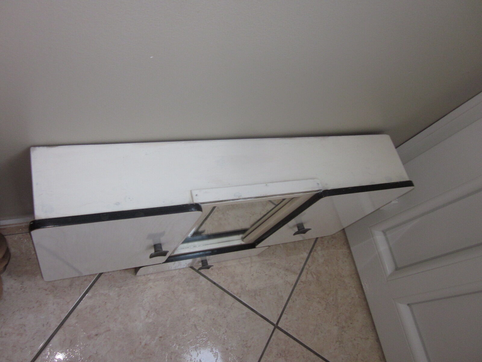 Cabinet of toilet or pharmacy in formica