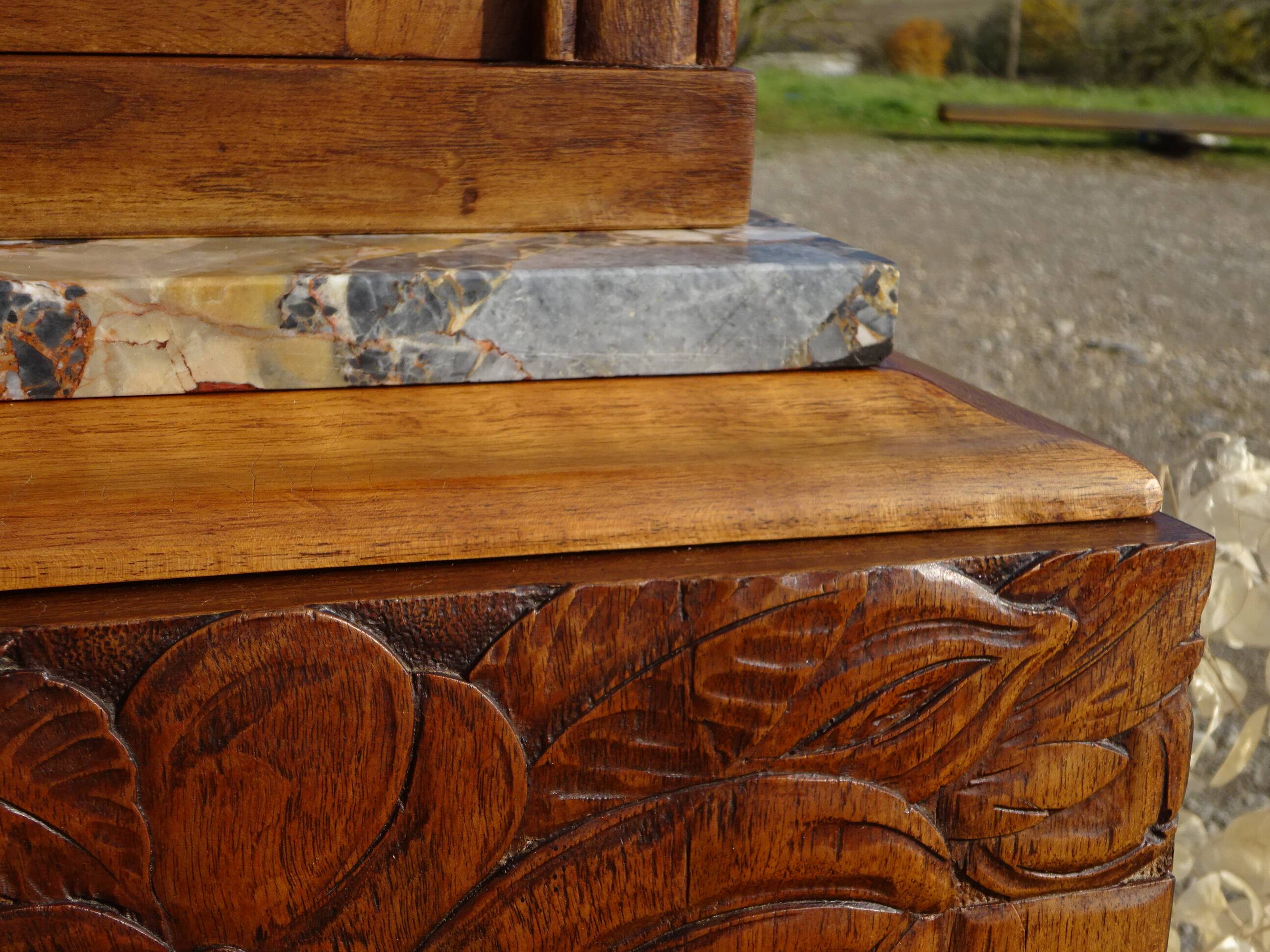 Buffet Art Déco en noyer avec marbres et guérites