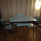 Set table and chairs in formica