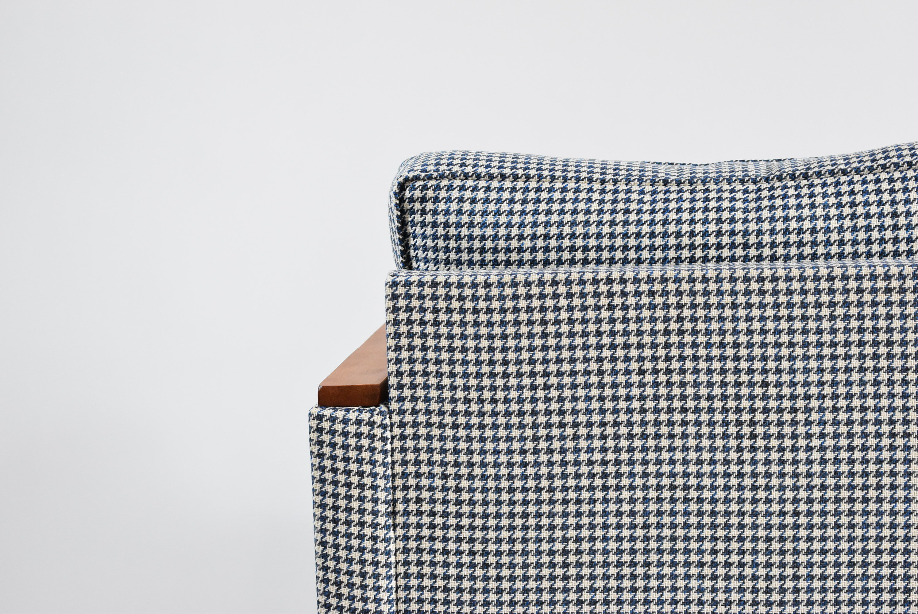 Armchair model Cube, renovated, original polish design, 1970, pied de poule