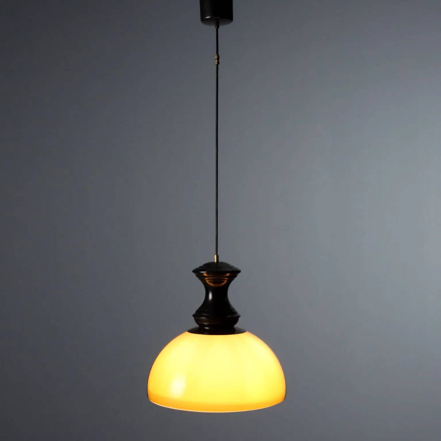 Vintage suspension in methacrylate, Italian design 1960s