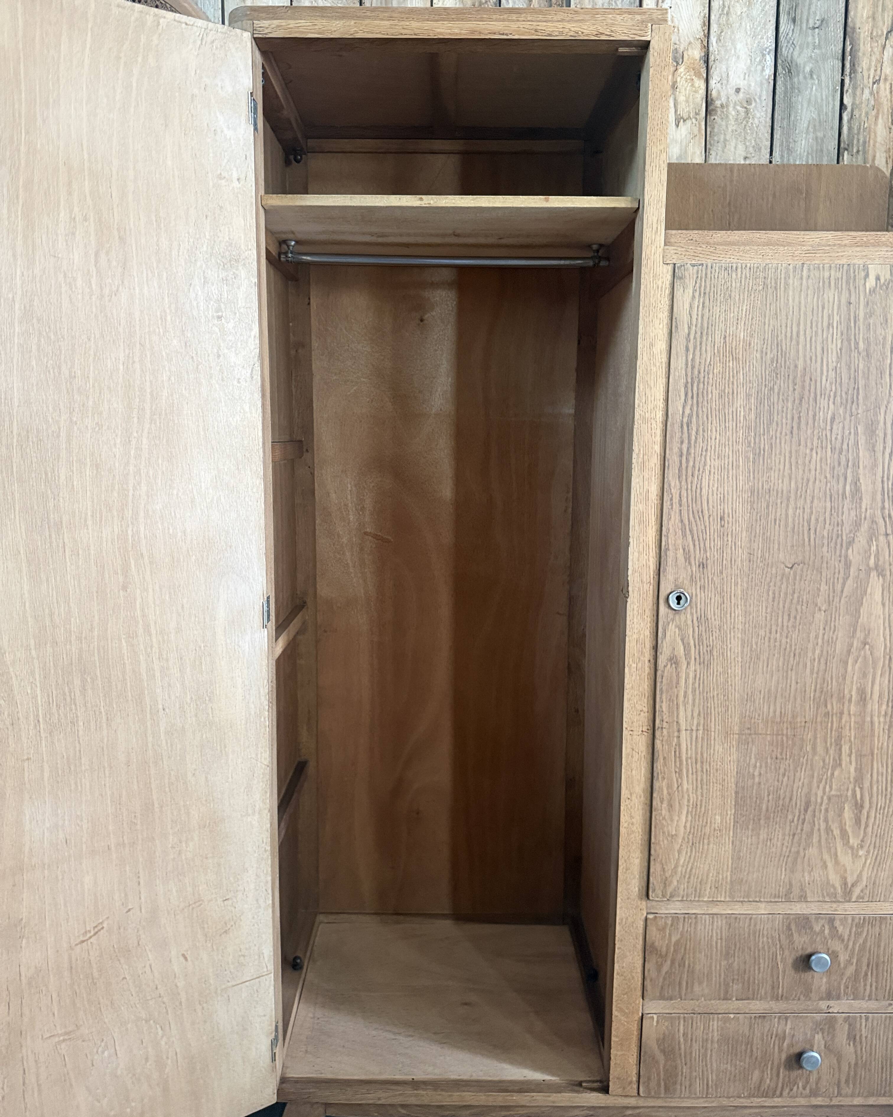 Armoire asymétrique art déco en chêne (restaurée)