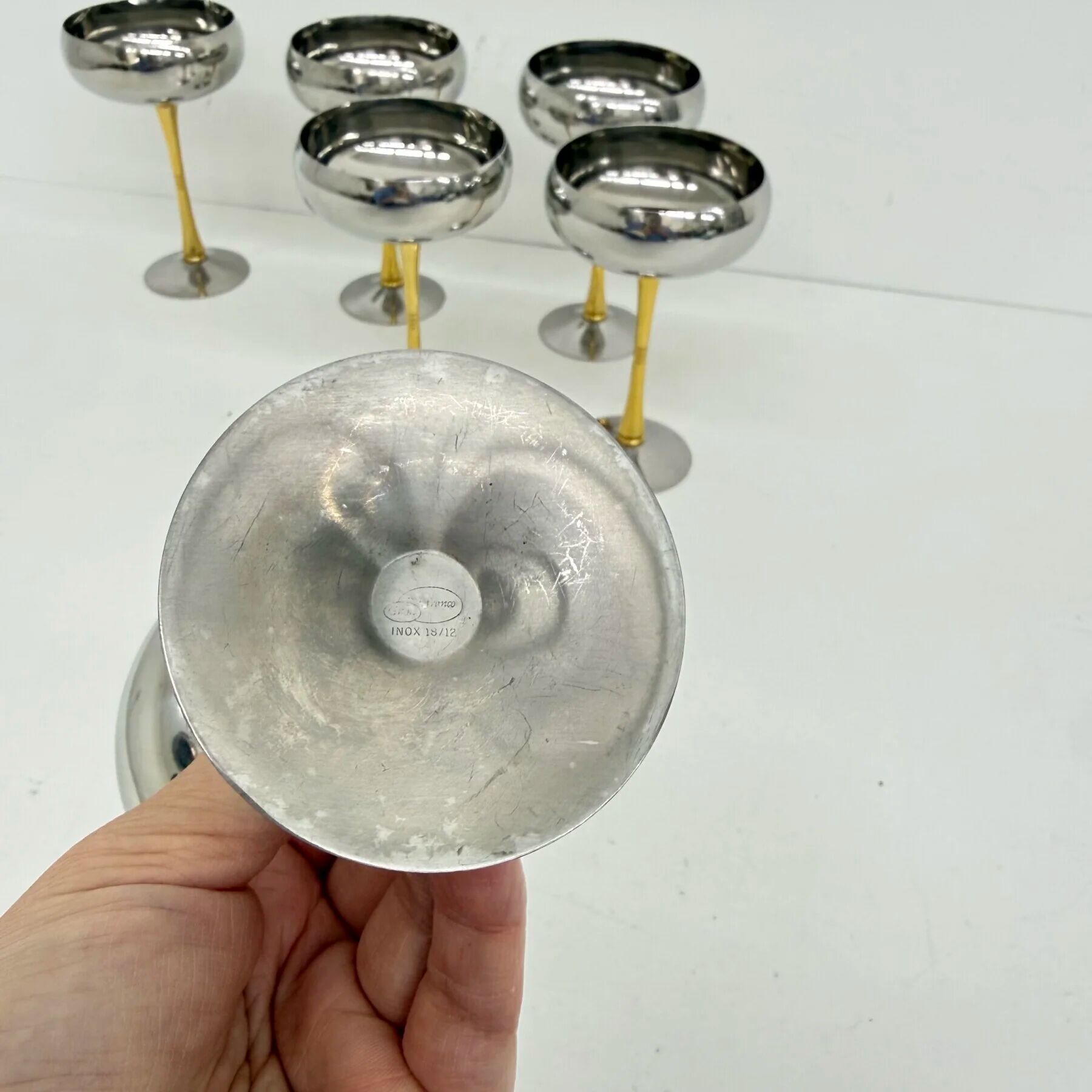 Ensemble de 6 coupes à champagne en acier inoxydable et laiton italien des années 1970.