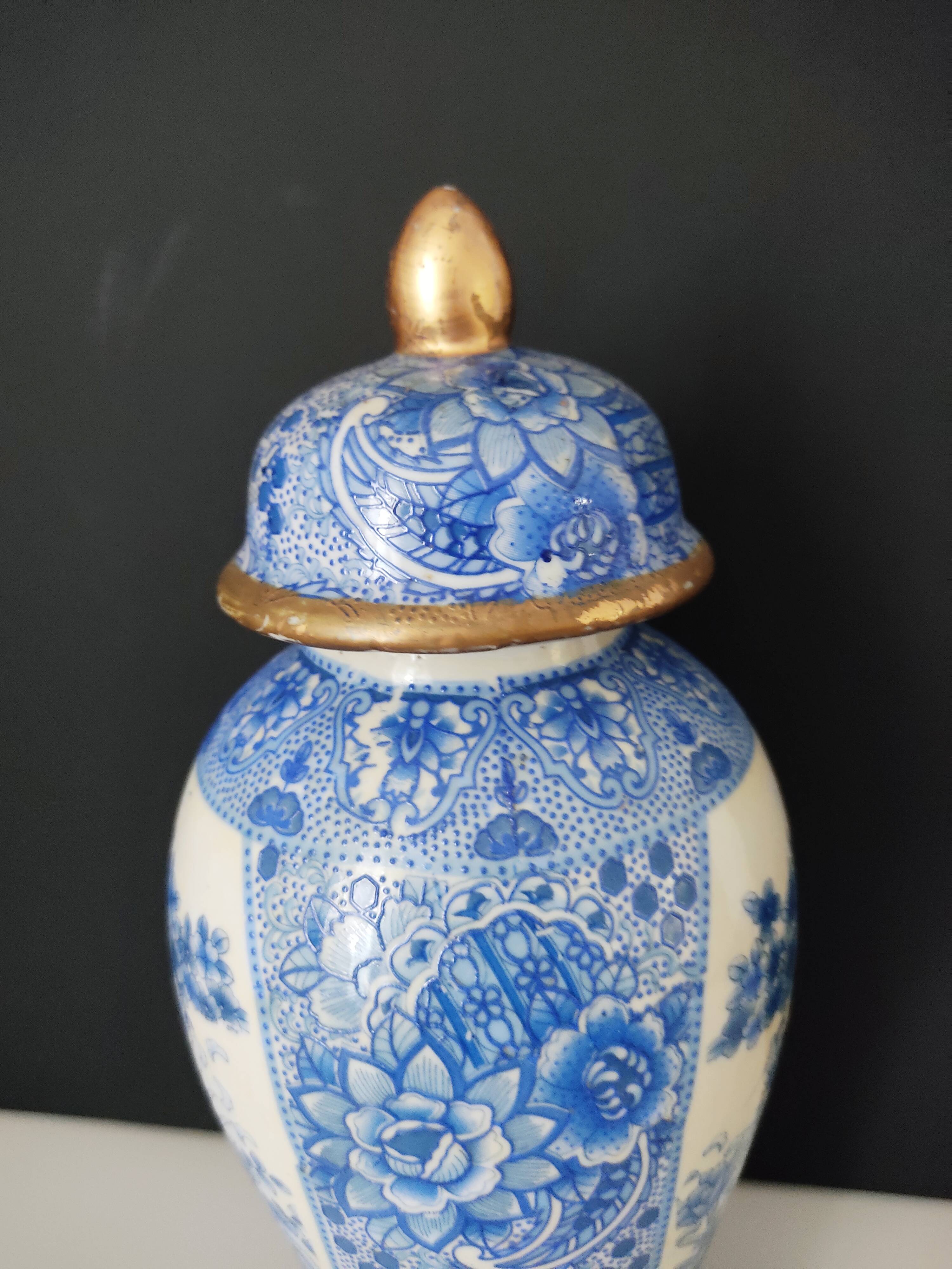 Covered vase with printed Asian décor