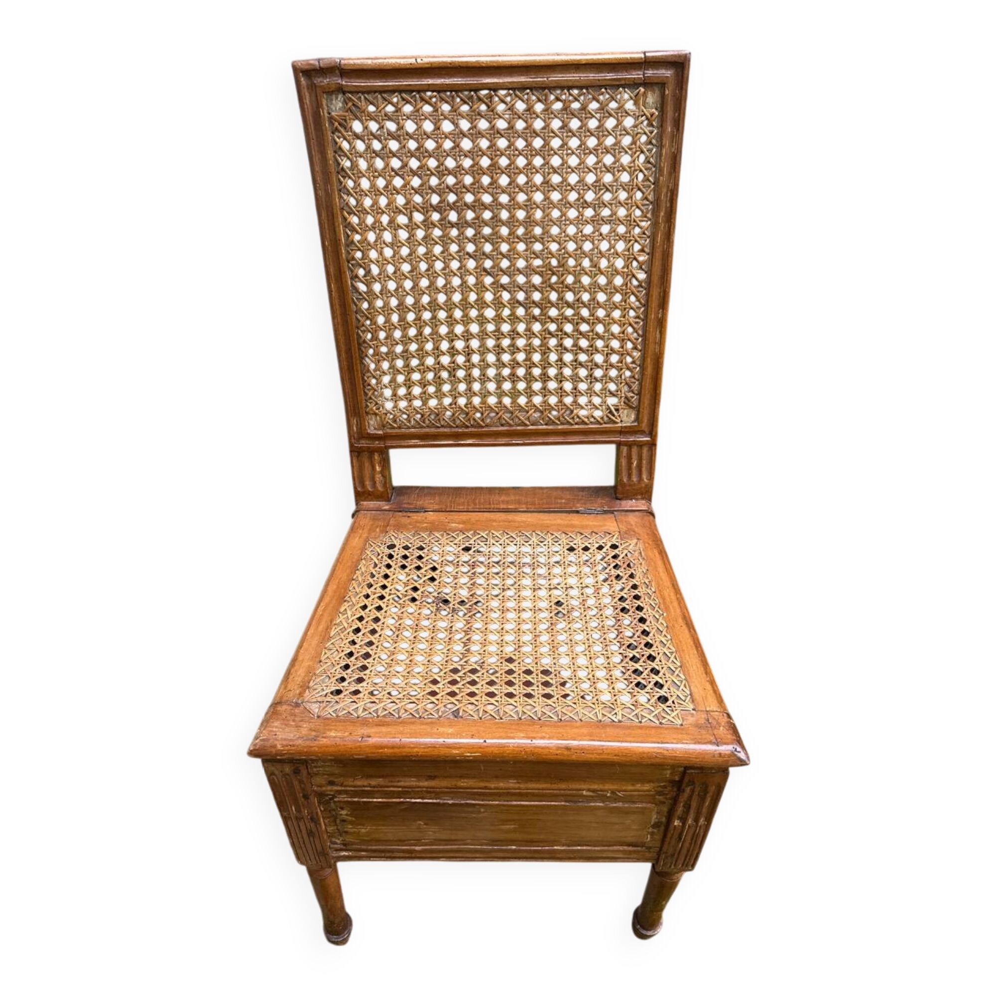 Chaise osier avec assise ouvrable